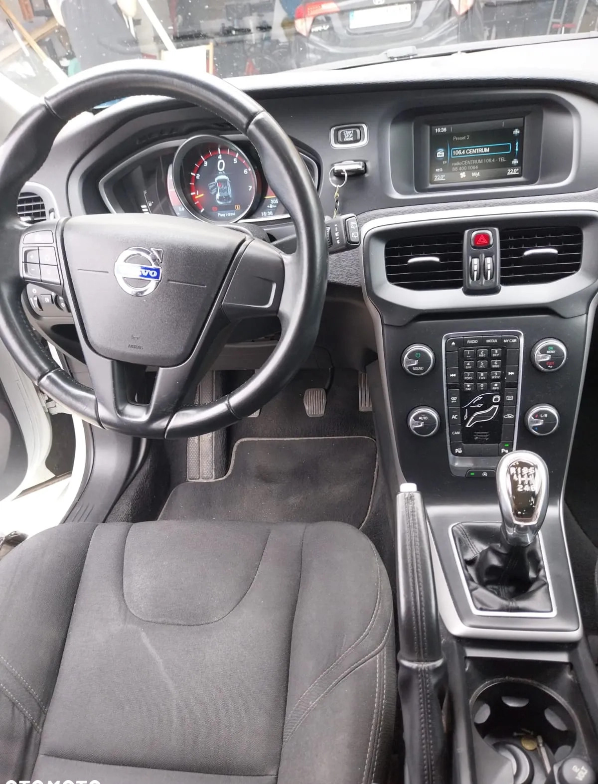 Volvo V40 cena 49000 przebieg: 76000, rok produkcji 2013 z Limanowa małe 46